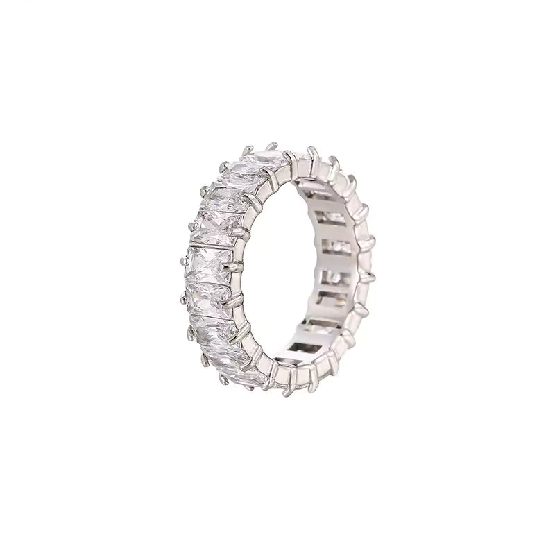 Anel Lumina em aco banhado a ouro com zirconia incolor