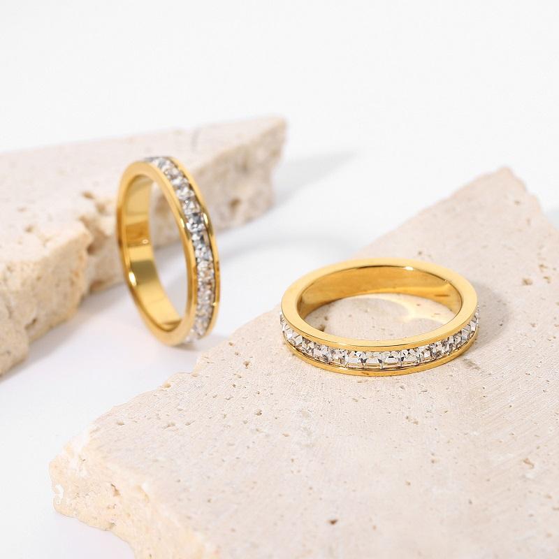 Anel Liora em aco inoxidavel banhado a ouro com zirconia incolor