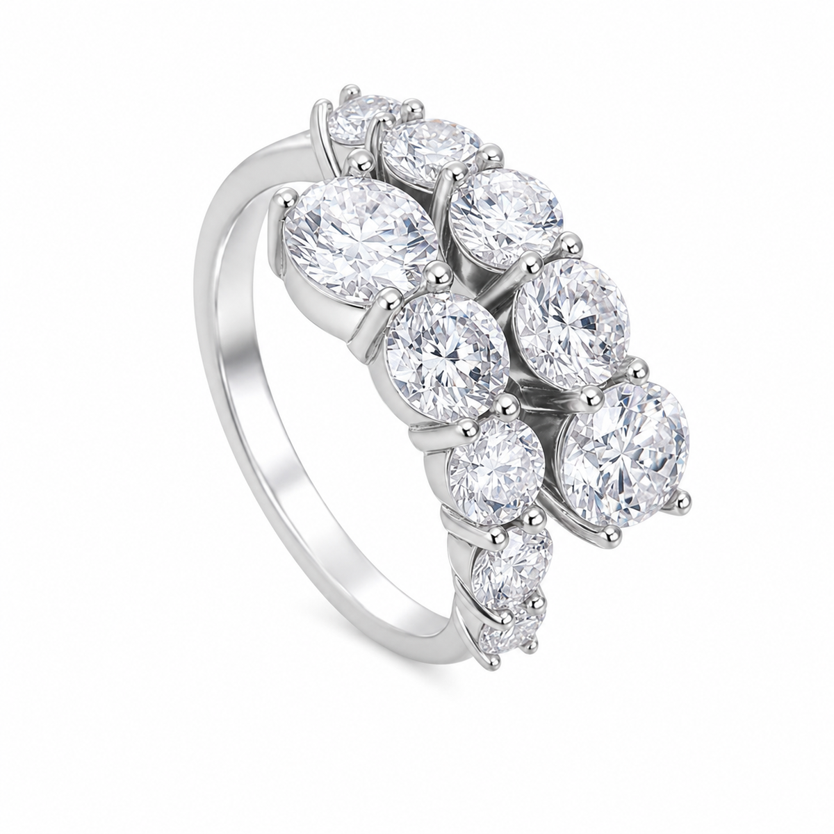 Anel Scala em prata com moissanites incolor.