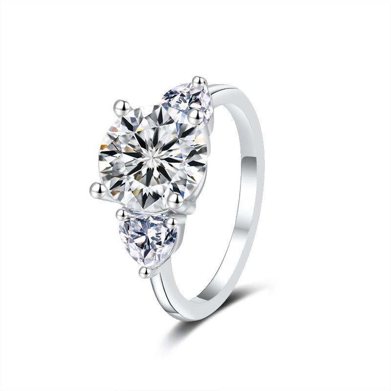 Anel Lucilla em Prata 925 com Moissanite Incolor 3ct.